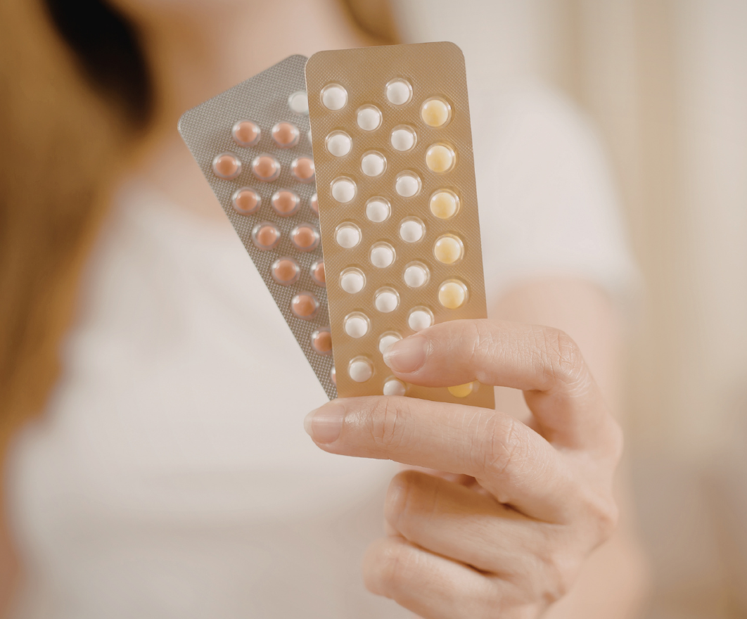 Antikoncepce není jen pilulka. Co by měla každá žena vědět, než se rozhodne