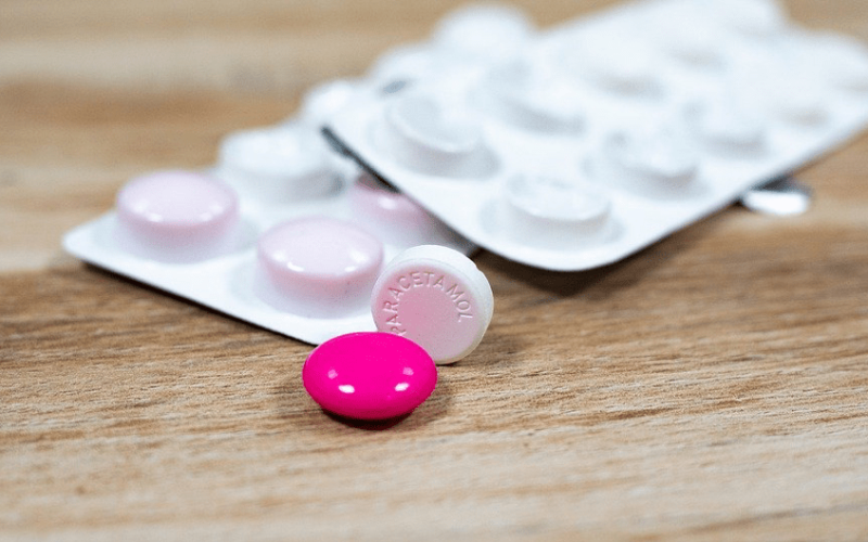Ibuprofen-vs-Paracetamol-při-léčbě-Covid-19